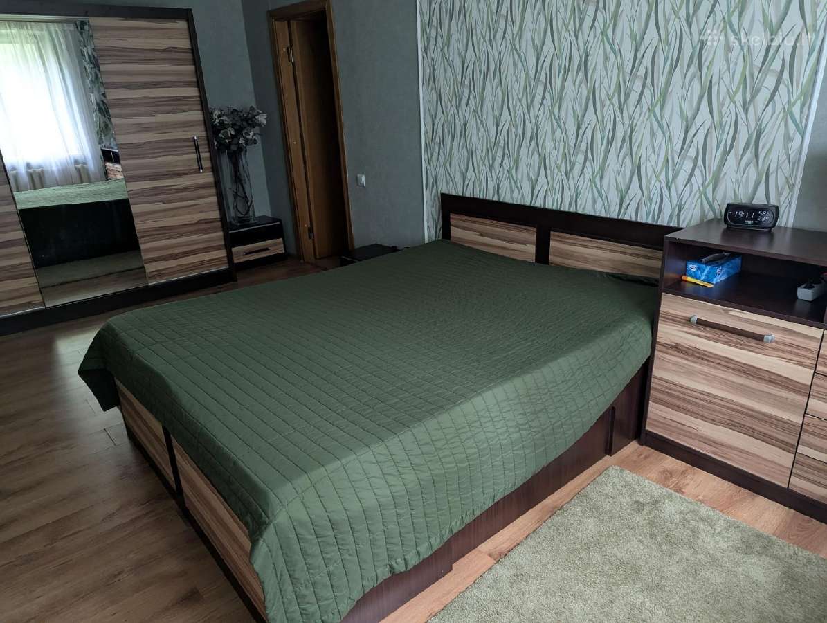 Naudotas 5 dalių miegamojo baldų komplektas
