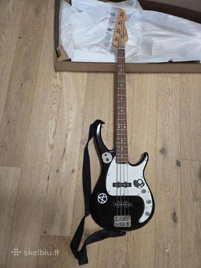 Peavey bosinė gitara