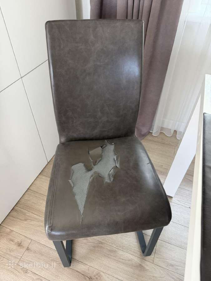 Stalas su kėdėmis ir padėkliukais - nuotraukos Nr. 4