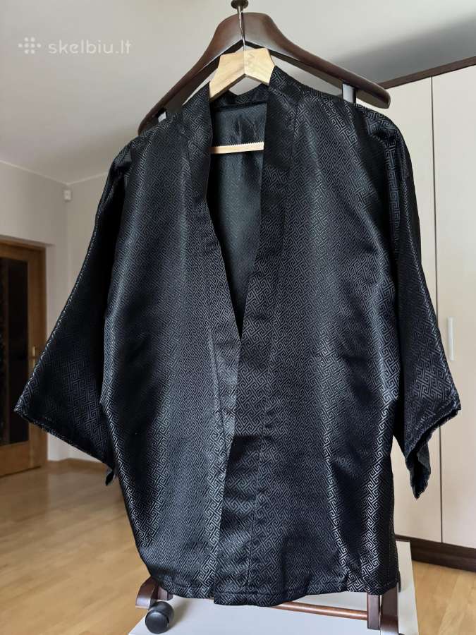 Juodas japoniško stiliaus kimono - nuotraukos Nr. 2