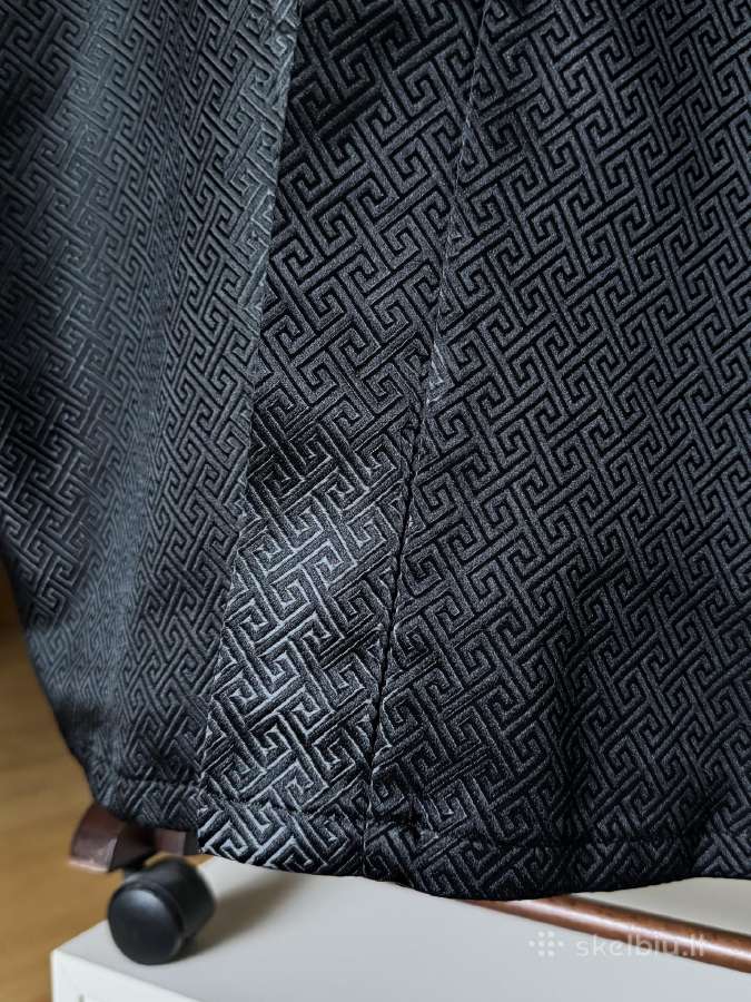 Juodas japoniško stiliaus kimono - nuotraukos Nr. 3