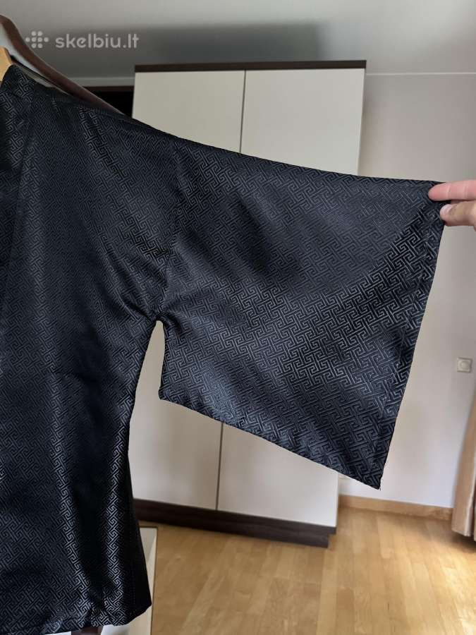 Juodas japoniško stiliaus kimono - nuotraukos Nr. 4