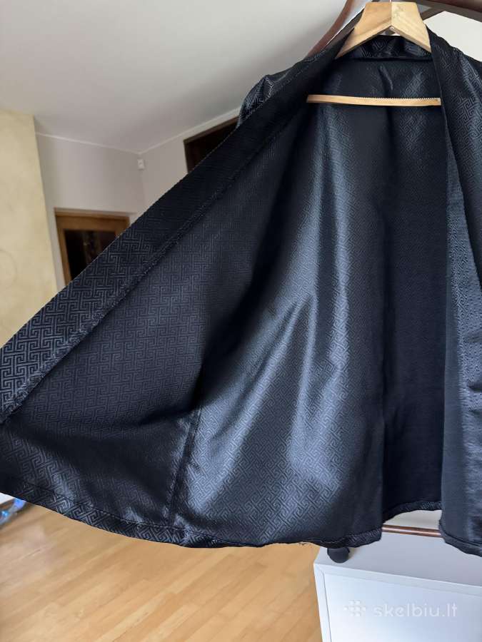 Juodas japoniško stiliaus kimono - nuotraukos Nr. 8