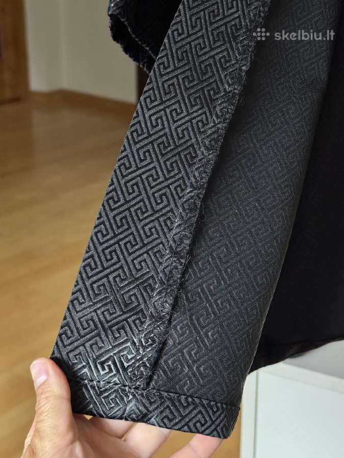 Juodas japoniško stiliaus kimono - nuotraukos Nr. 9