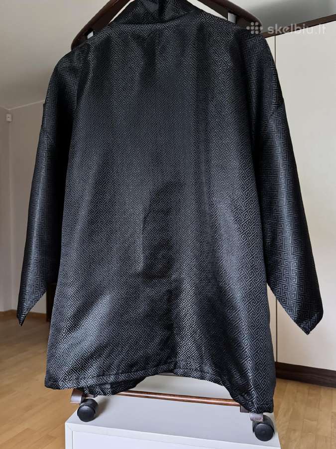 Juodas japoniško stiliaus kimono - nuotraukos Nr. 15