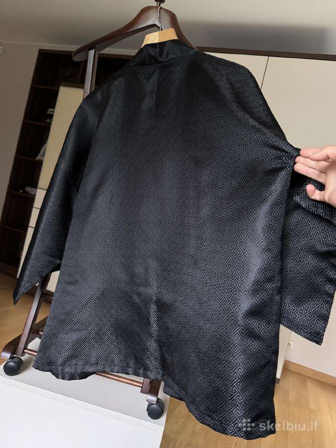 Juodas japoniško stiliaus kimono - nuotraukos Nr. 16