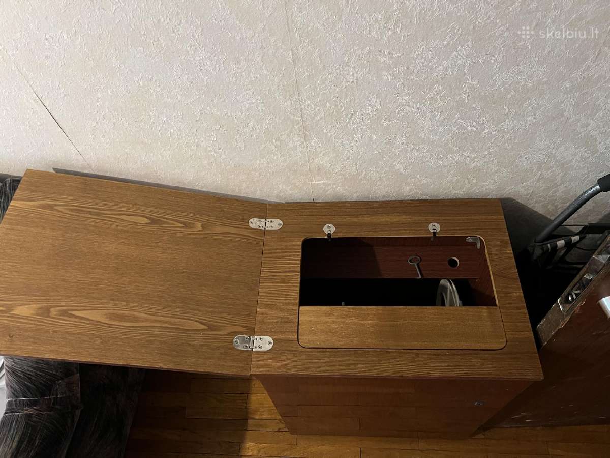 Naujas stalas + 2vnt siuvimo masinu