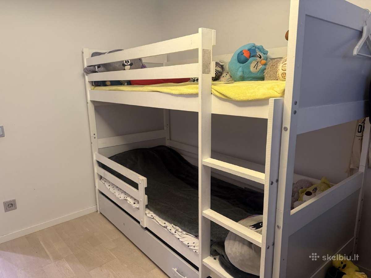Parduodama dviaukštė lova su čiužiniais