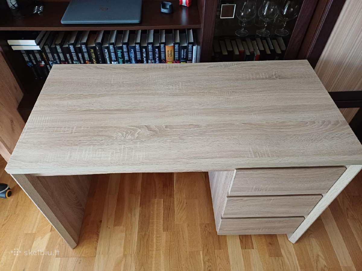 Parduodamas rašomasis stalas