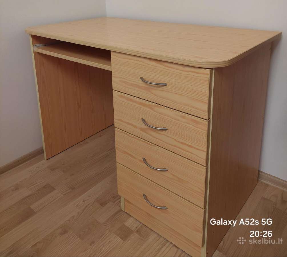 Rašomas stalas