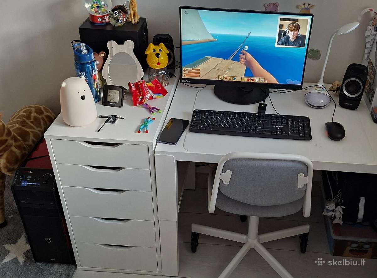Kompiuteris su monitoriumi
