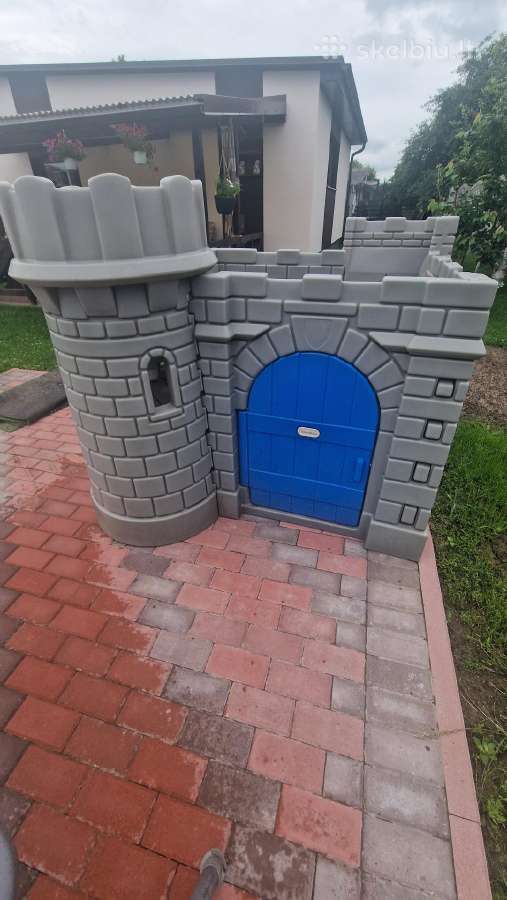 Pilis su čiuožykla