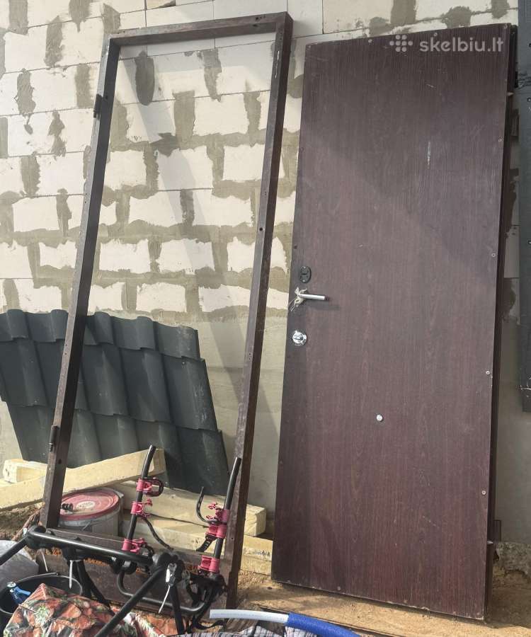 Metalinės lauko (šarvuotos) durys su stakta