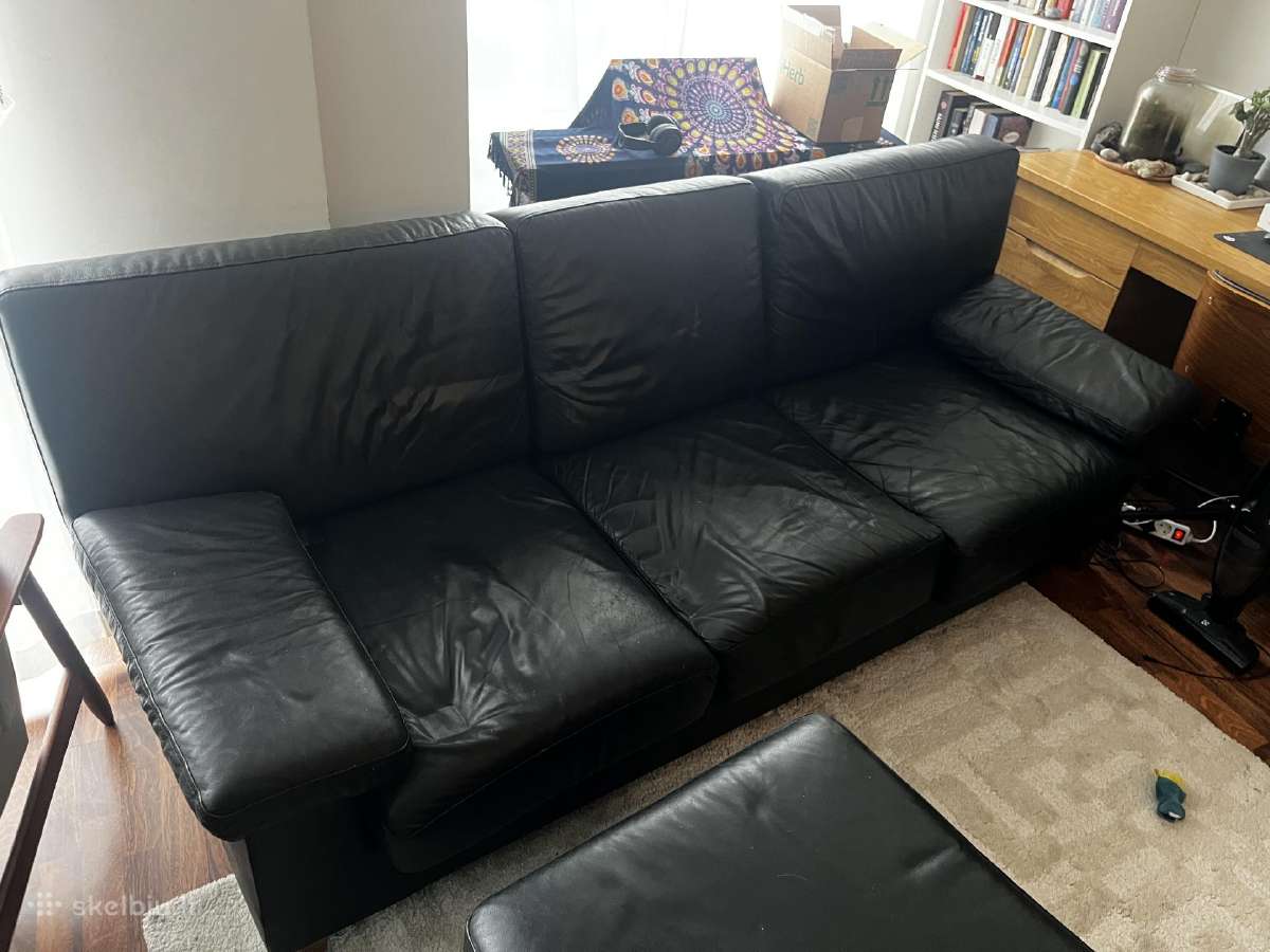 Juoda odinė sofa su pufu - nuotraukos Nr. 3