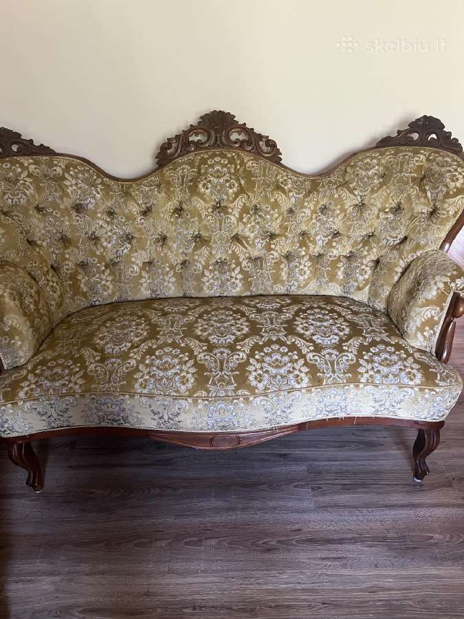 Parduodama senofinė sofa su foteliais.