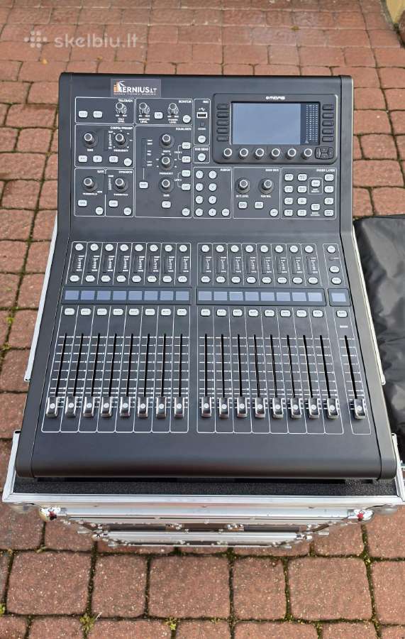 Midas M32r Live su case. Kaina 1500eur