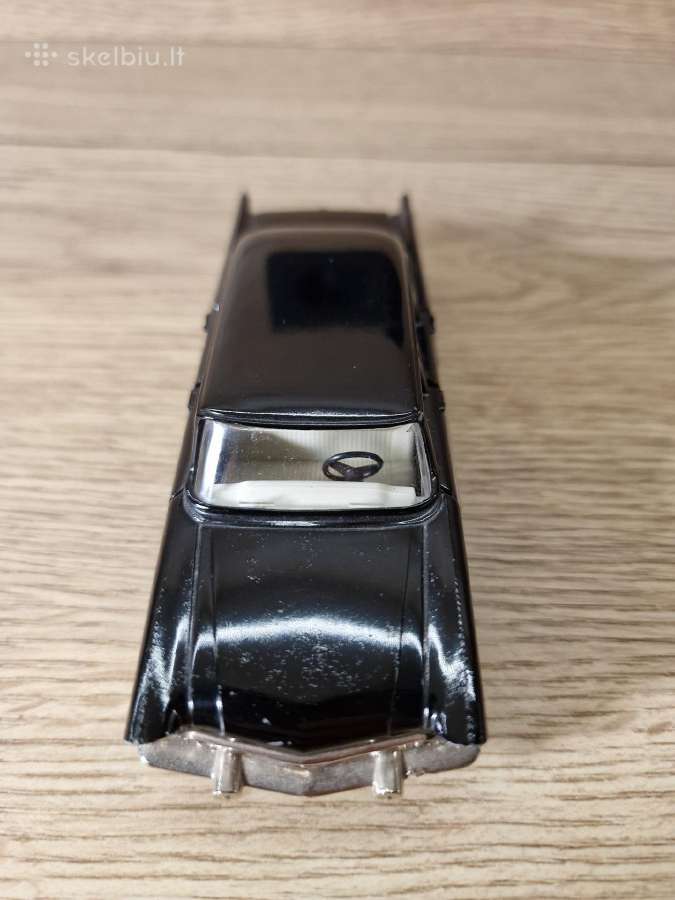 Gaz 13 Čaika 1:43