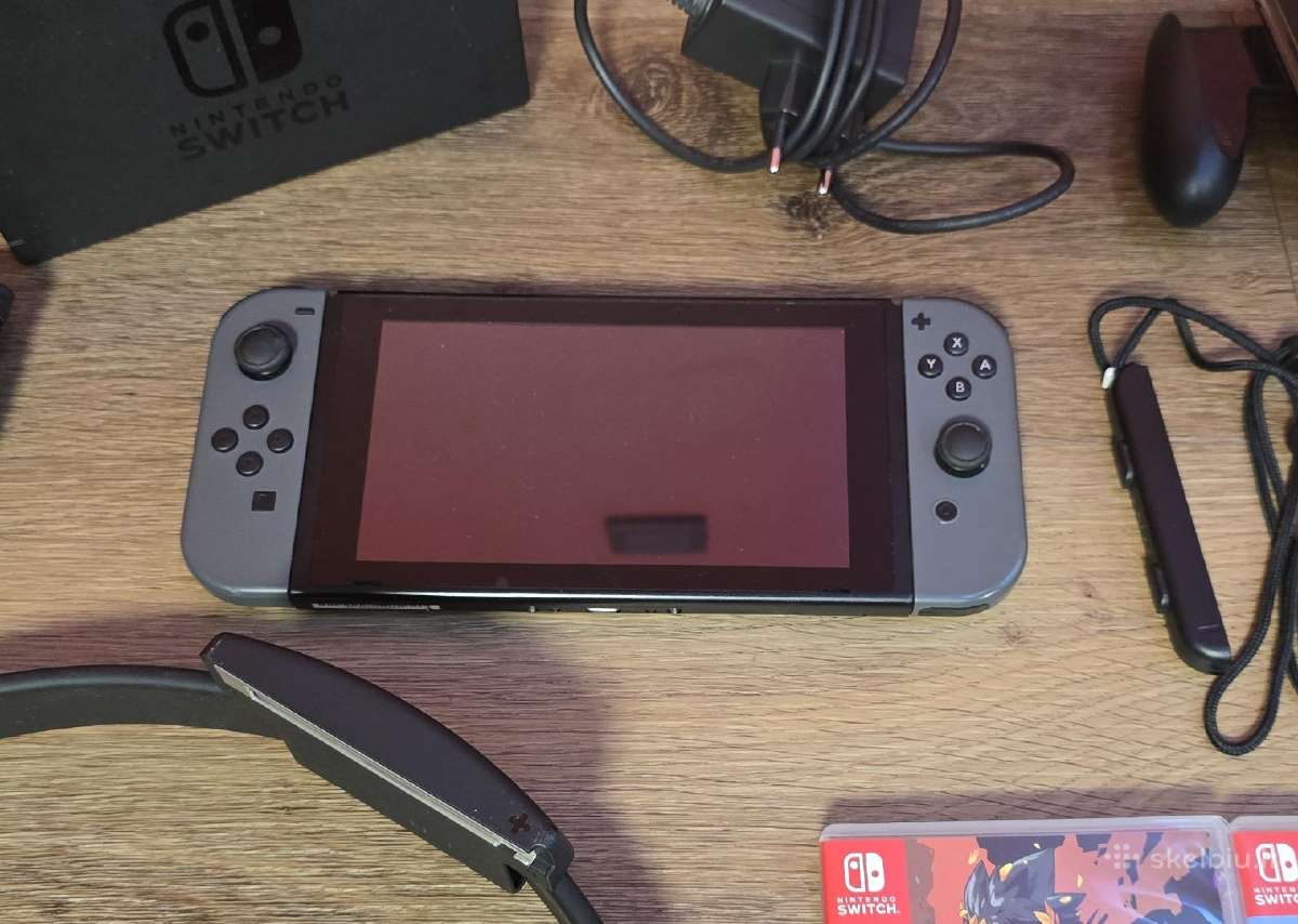 Nintendo Switch žaidimų konsolė su priedais - nuotraukos Nr. 2