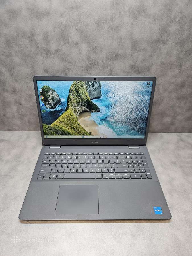Dell Vostro/15.6"fhd/i5-1135g7/8 RAM/240 SSD