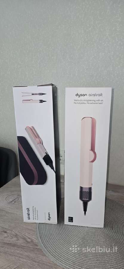 Dyson airstrait