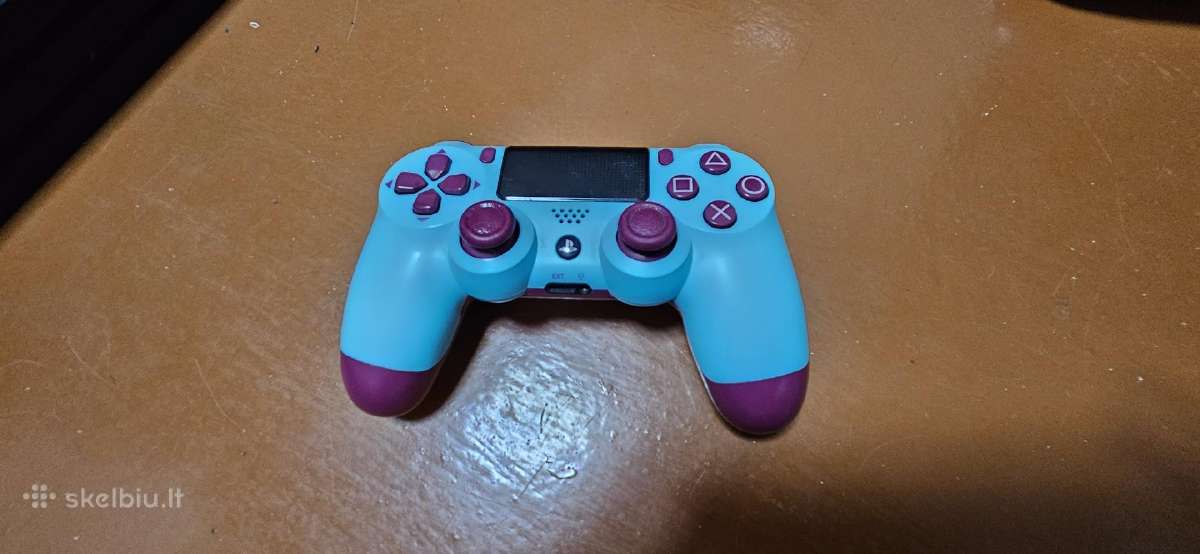 Playstation 4 Pro 1tb + 2 pulteliai - nuotraukos Nr. 4