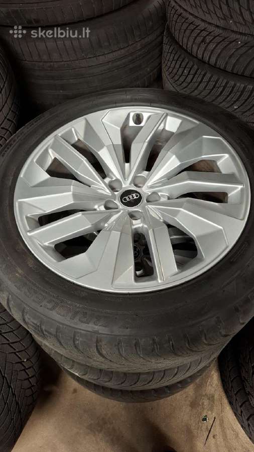 Audi ratai etron