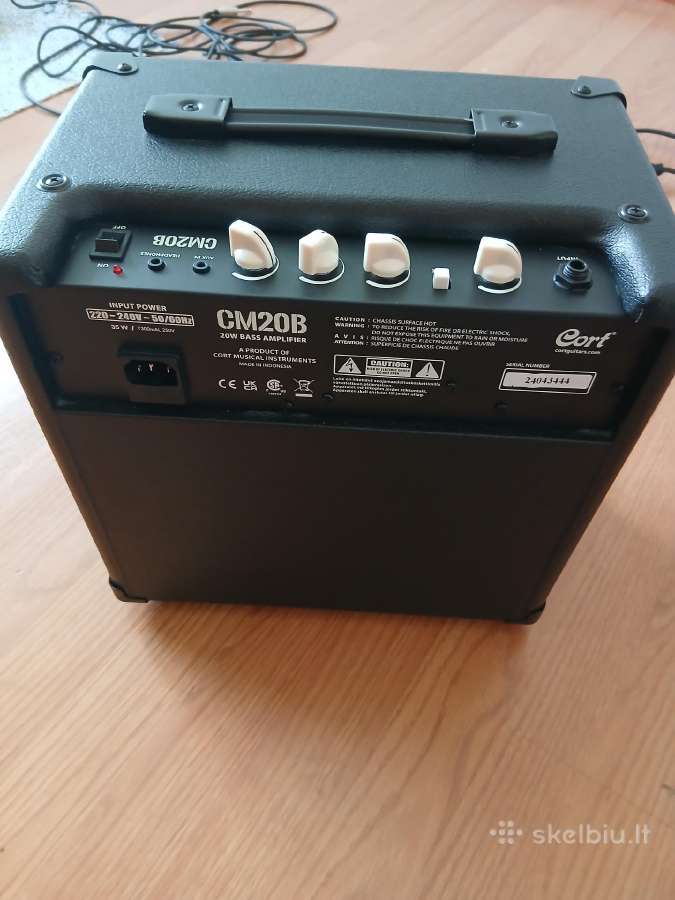 Parduodamas bosinės gitaros stiprintuvas
