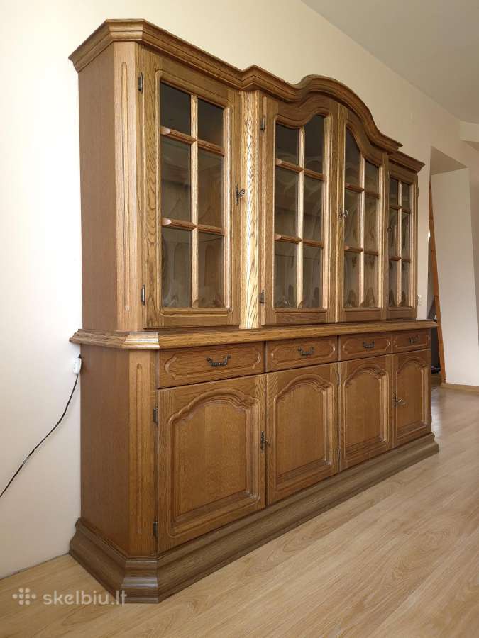 Elegantiškas medžio masyvo sekcijų komplektas