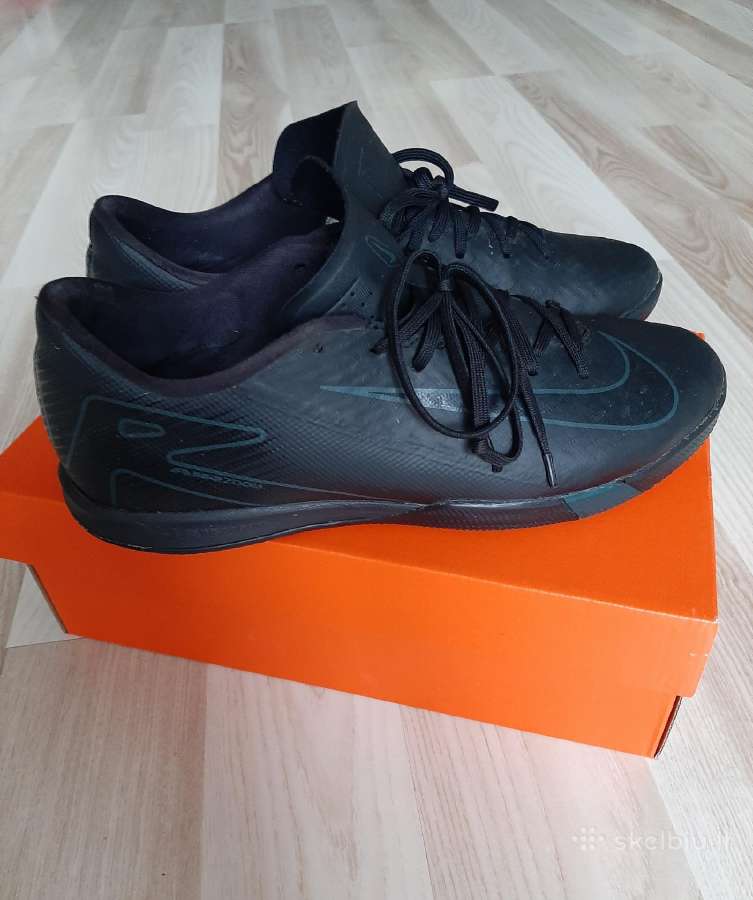 Nike futbolo bateliai juodi, 40.5 dydis