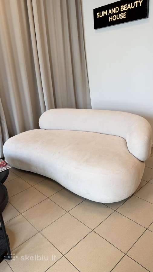 Šviesi sofa