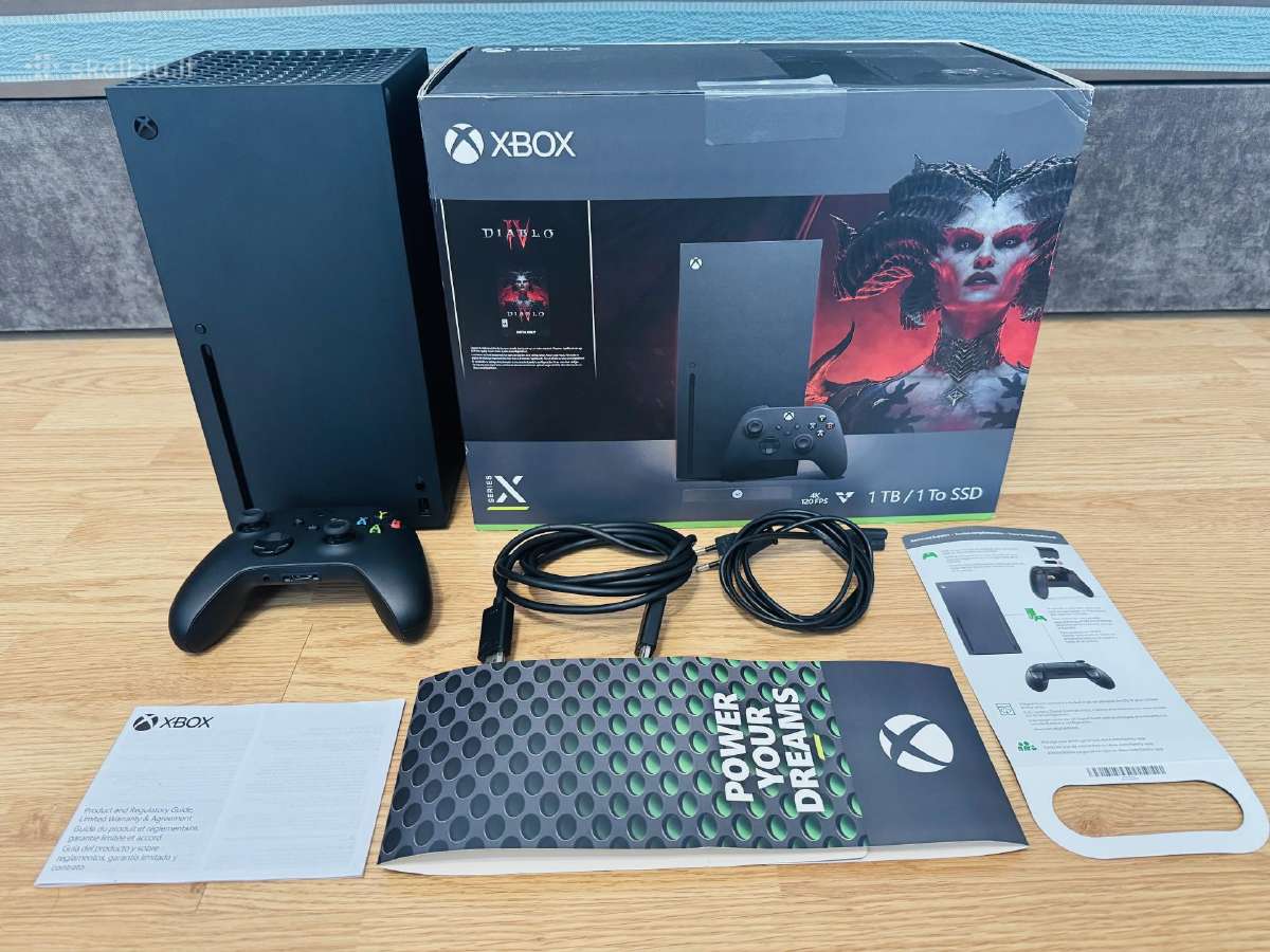 Xbox Series X žaidimų kompiuteris su pulteliu