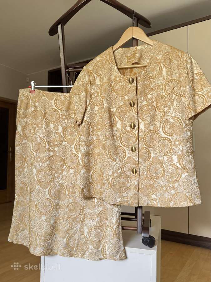 Auksinis kostiumėlis su ornamentais 46 dydis - nuotraukos Nr. 2