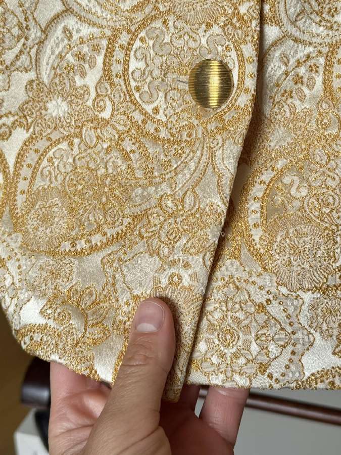 Auksinis kostiumėlis su ornamentais 46 dydis - nuotraukos Nr. 5