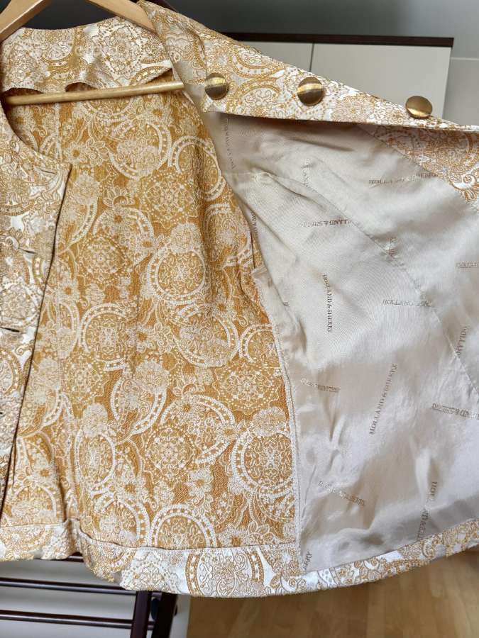 Auksinis kostiumėlis su ornamentais 46 dydis - nuotraukos Nr. 11