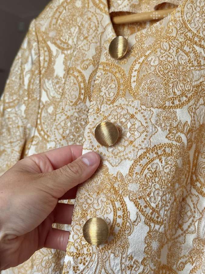 Auksinis kostiumėlis su ornamentais 46 dydis - nuotraukos Nr. 13