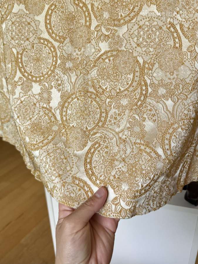 Auksinis kostiumėlis su ornamentais 46 dydis - nuotraukos Nr. 19