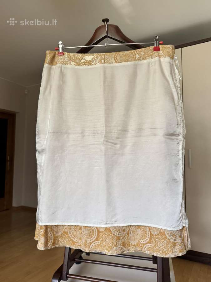 Auksinis kostiumėlis su ornamentais 46 dydis - nuotraukos Nr. 24
