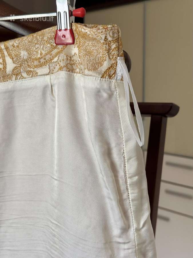 Auksinis kostiumėlis su ornamentais 46 dydis - nuotraukos Nr. 25