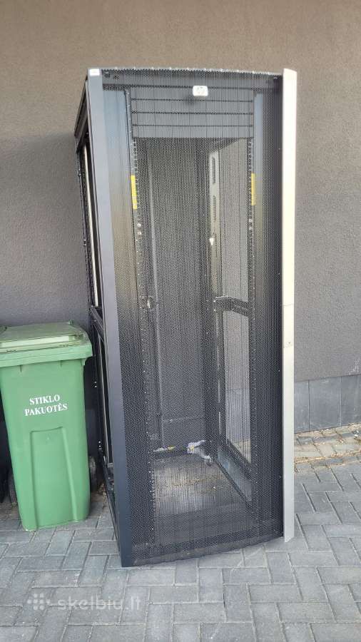 Parduodama Hp serverinė spinta