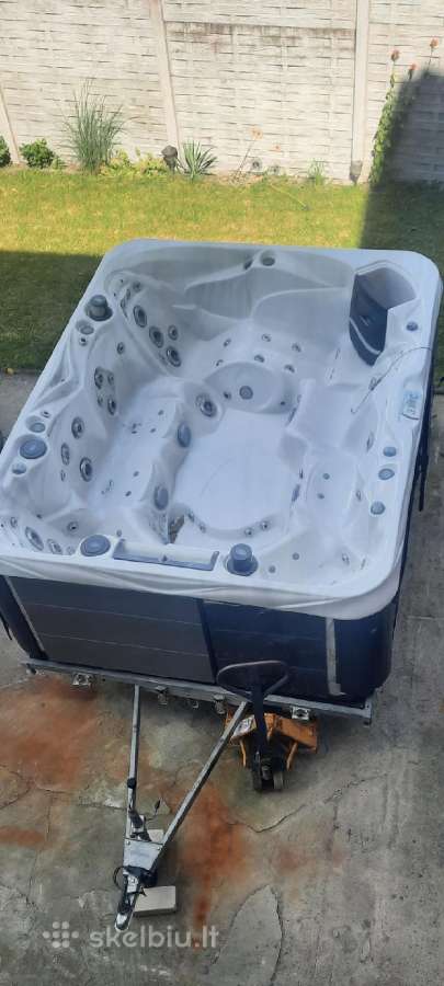 Pgiai l.didele jacuzzi su defektu