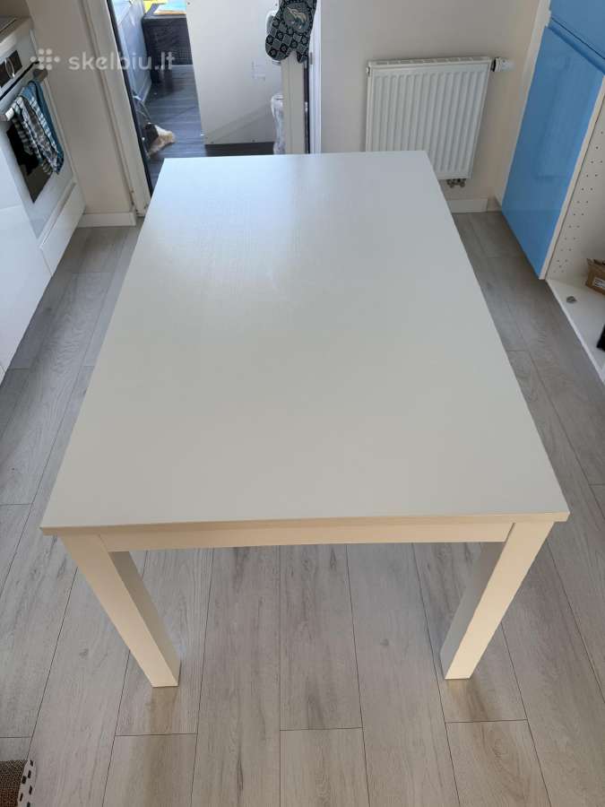 Ikea stalas