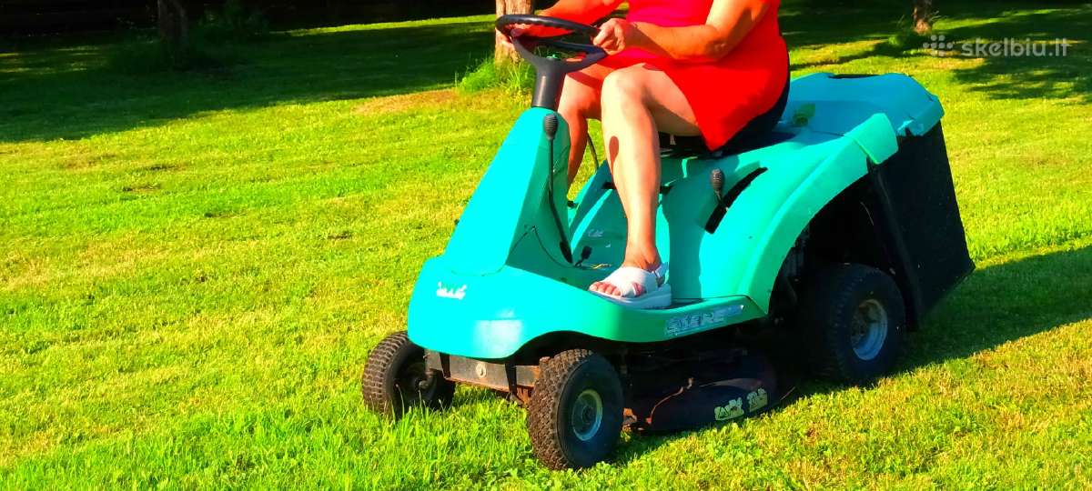John deere traktoriukas-zoliapjove su krepsiu
