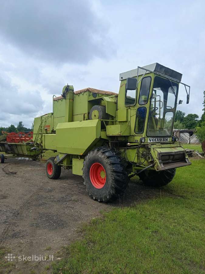 Kombainas dominator105