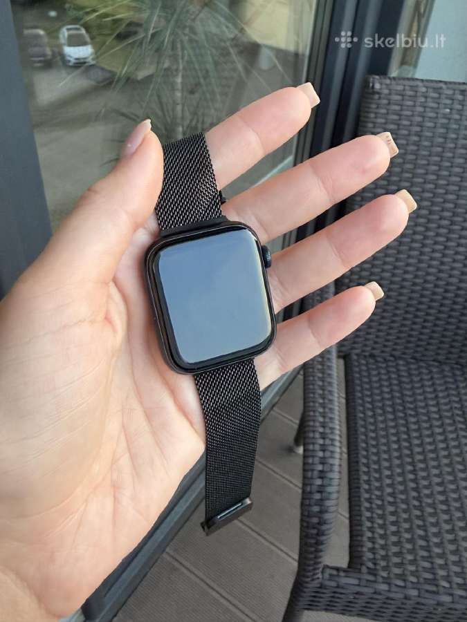Apple Watch Se (2nd Gen) battery 100%