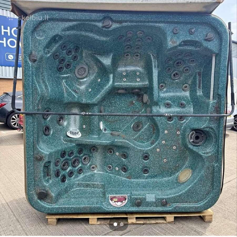 Lauko sūkurinė vonia jacuzzi