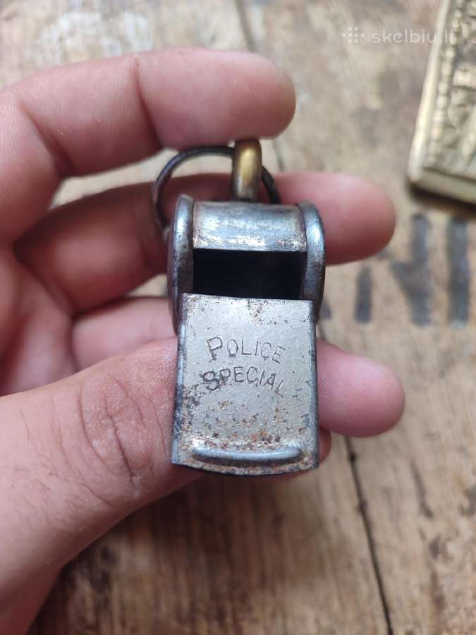 Antikvarinis policininko švilpukas