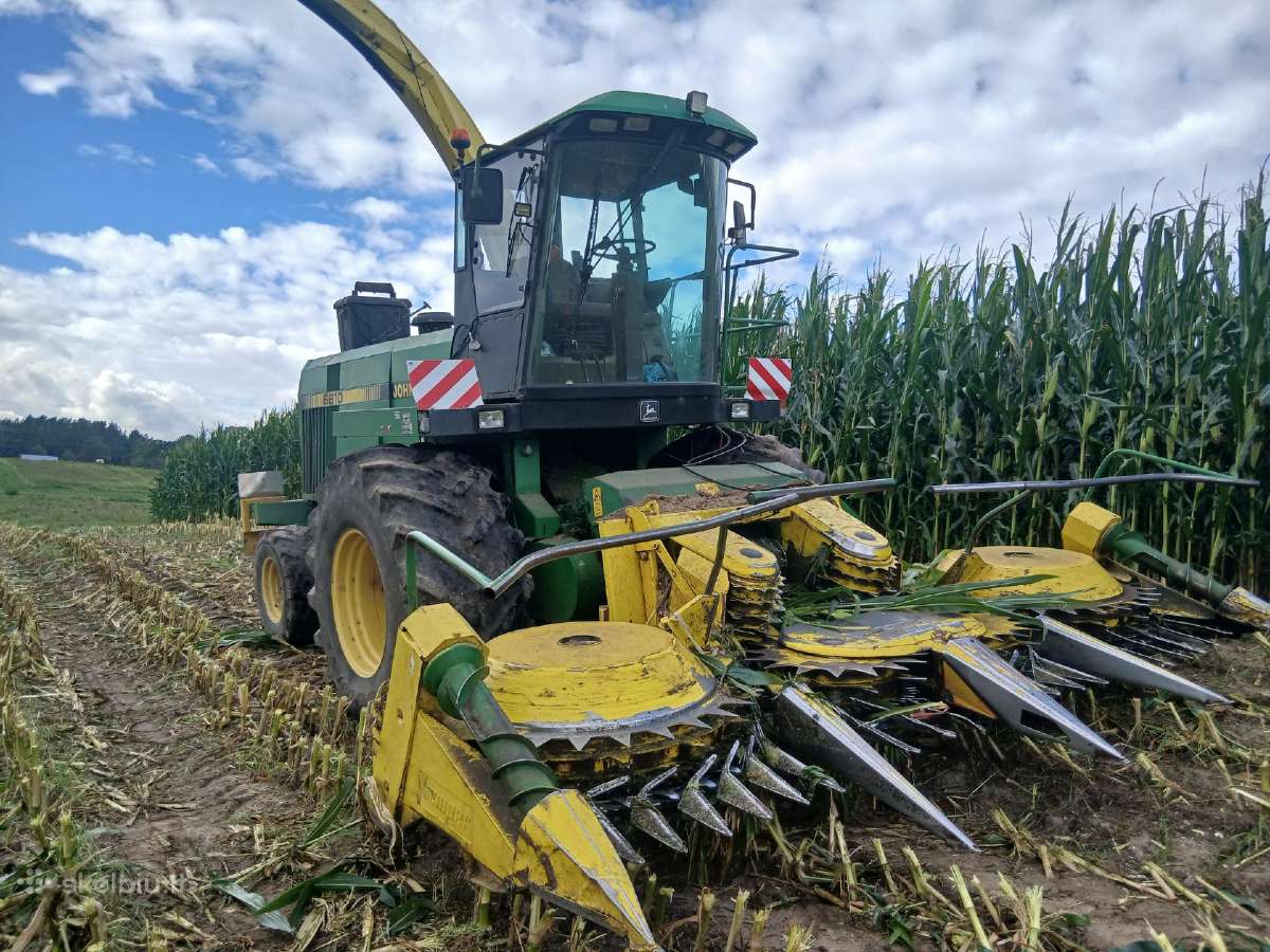 John deere 6810