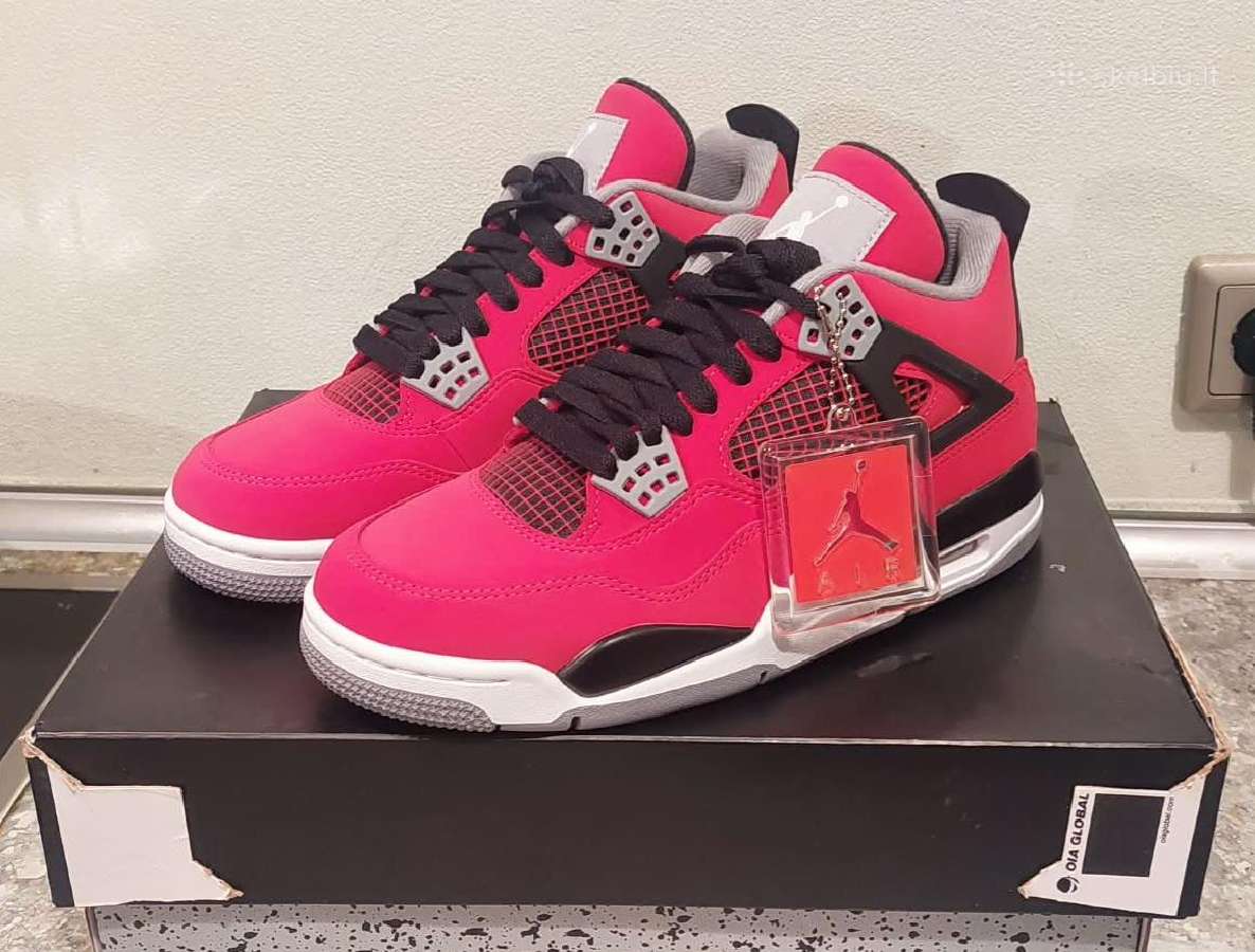 "Jordan 4 retro"