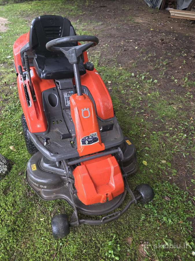 Traktoriukas Husqvarna R 214tc