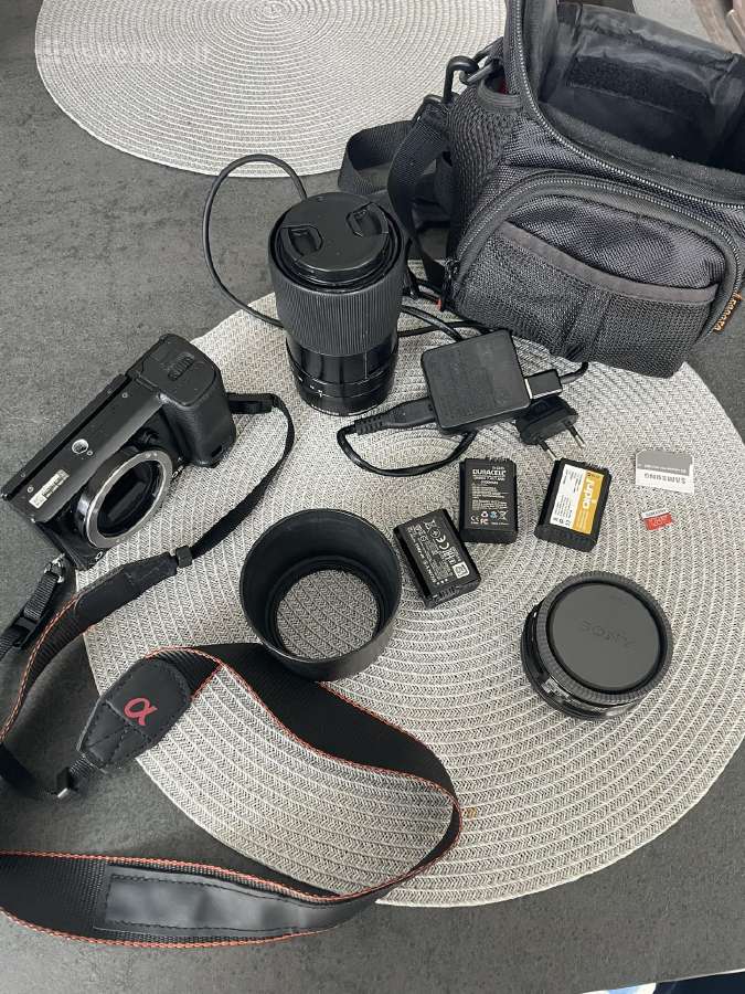 Sony A6000 + 2 objektyvai 16-50 Oss ir 55-210 Oss